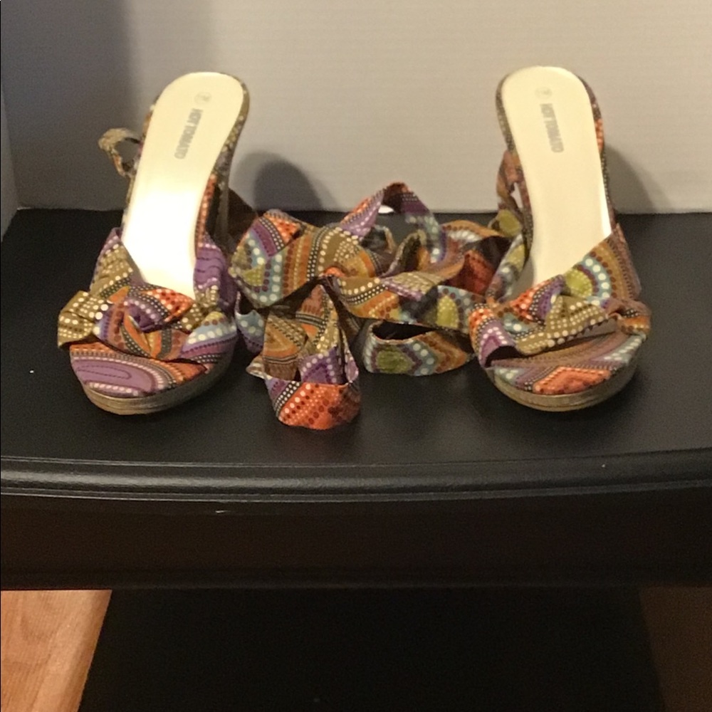 Hot Tomato Women’s Strappy Heel Sandals - Picture 5 of 10
